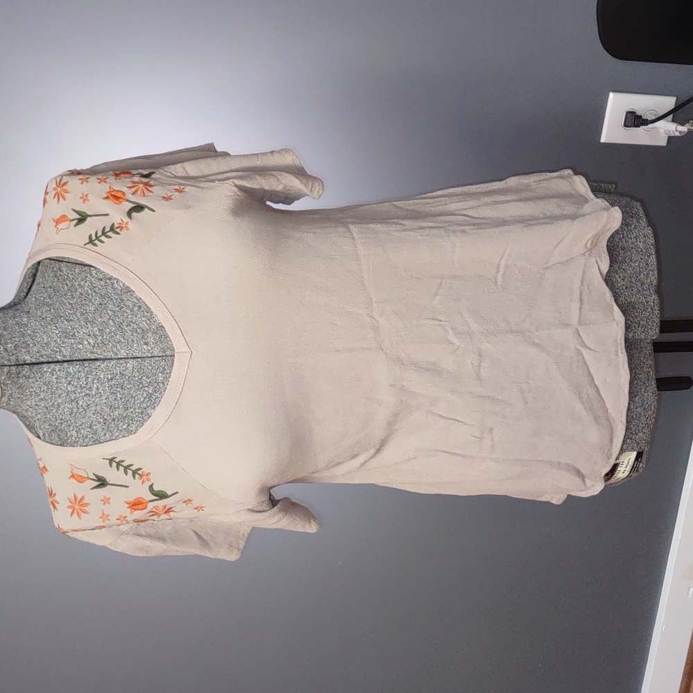 Women's top with embroidery - Picture 7 of 9